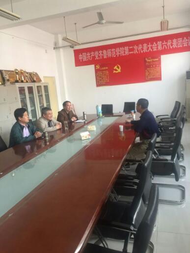 雙方代表洽談具體合作事宜